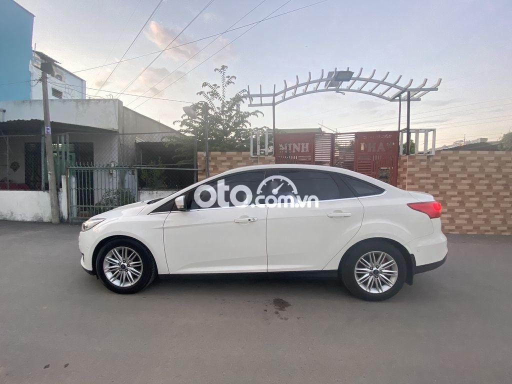 Ford Focus   Titanium  2018 - Bán ô tô Ford Focus Titanium năm sản xuất 2018, màu trắng, xe nhập, giá 630tr