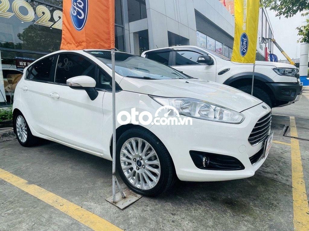 Ford Fiesta Ecoboost 2018 - Cần bán xe Ford Fiesta Ecoboost sản xuất năm 2018, màu trắng