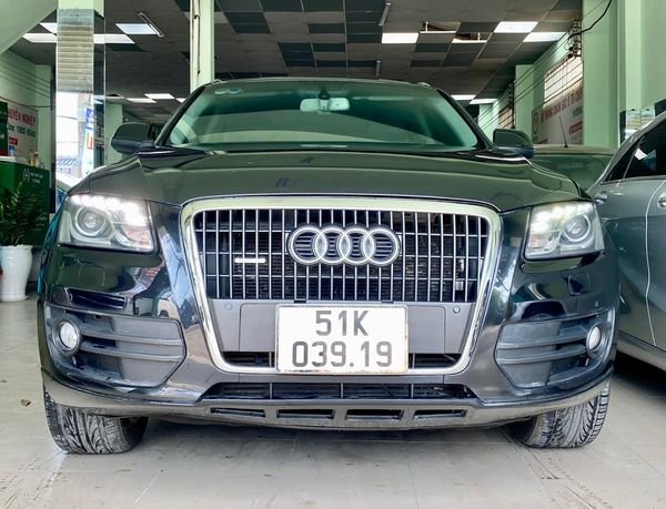 Audi Q5 2.0T FSi Quattro  2010 - Cần bán gấp Audi Q5 2.0T FSi Quattro sản xuất 2010, màu xanh lam số tự động giá cạnh tranh