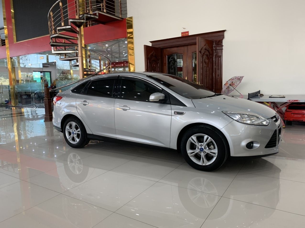 Ford Focus 2013 - Màu bạc