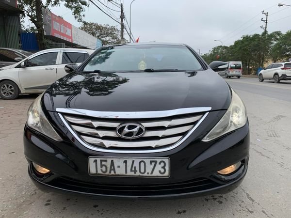 Hyundai Sonata 2010 - Bán Hyundai Sonata 2.0 sản xuất năm 2010, màu đen, xe nhập, 379tr