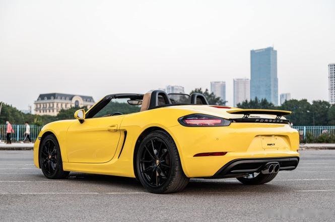 Porsche Boxster S 2020 - Bán Porsche Boxster S năm sản xuất 2020, màu vàng, nhập khẩu nguyên chiếc