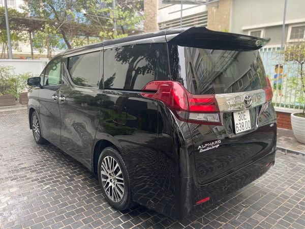 Toyota Alphard 2017 - Bán Toyota Alphard năm sản xuất 2017, màu đen, xe 1 chủ Hà Nội từ đầu