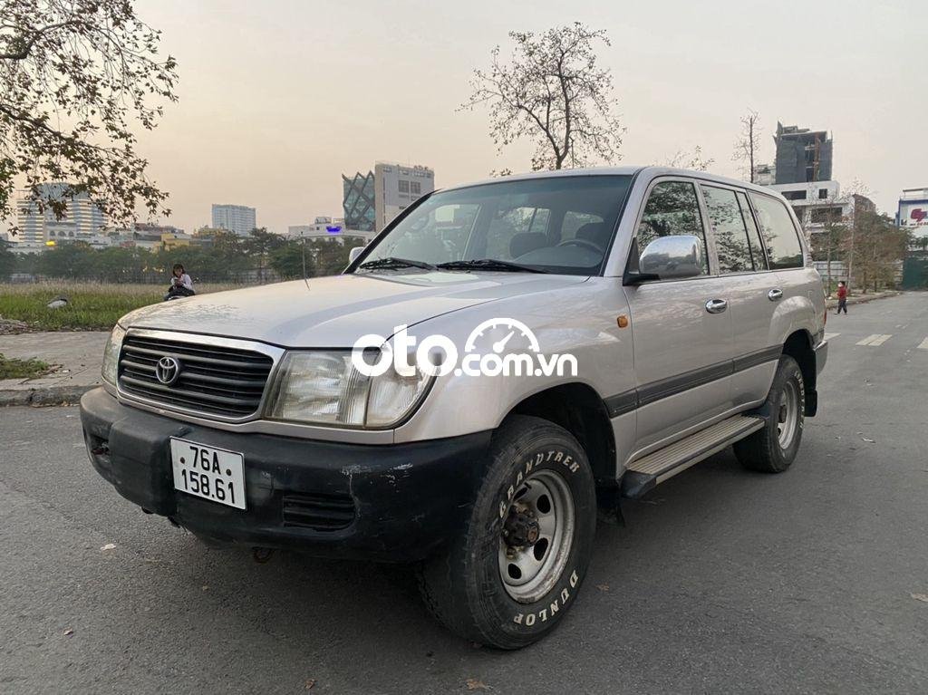 Toyota Land Cruiser V8 1999 - Cần bán xe Toyota Land Cruiser V8 sản xuất 1999, màu bạc còn mới, 400 triệu