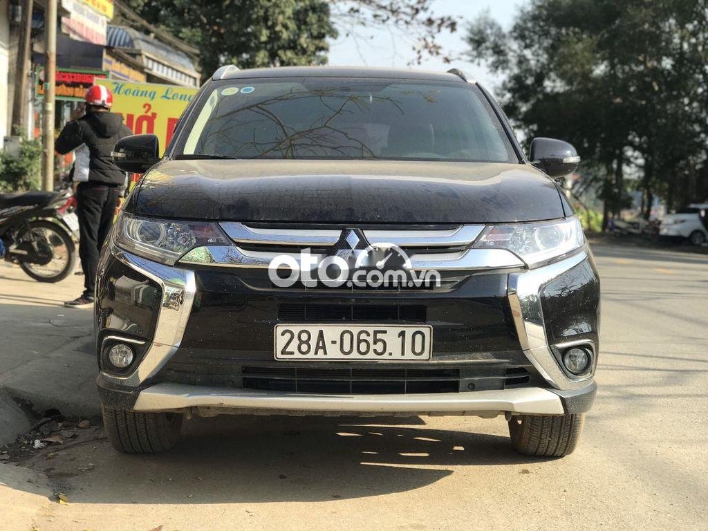 Mitsubishi Outlander  2.0CVT 2018 - Cần bán lại xe Mitsubishi Outlander 2.0CVT năm sản xuất 2018, màu đen còn mới, giá 675tr