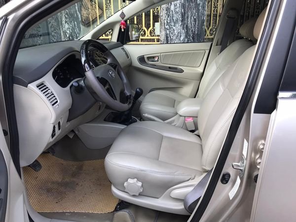 Toyota Innova 2015 - Bán Toyota Innova 2.0E MT năm 2015