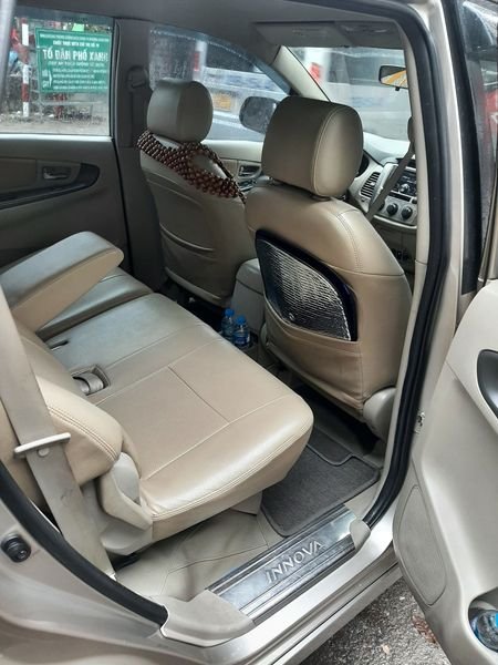 Toyota Innova 2.0G  2016 - Cần bán Toyota Innova 2.0G năm 2016, màu ghi vàng