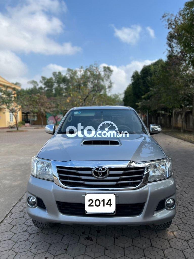 Toyota Hilux   E  2014 - Bán Toyota Hilux E sản xuất 2014, màu bạc, nhập khẩu còn mới