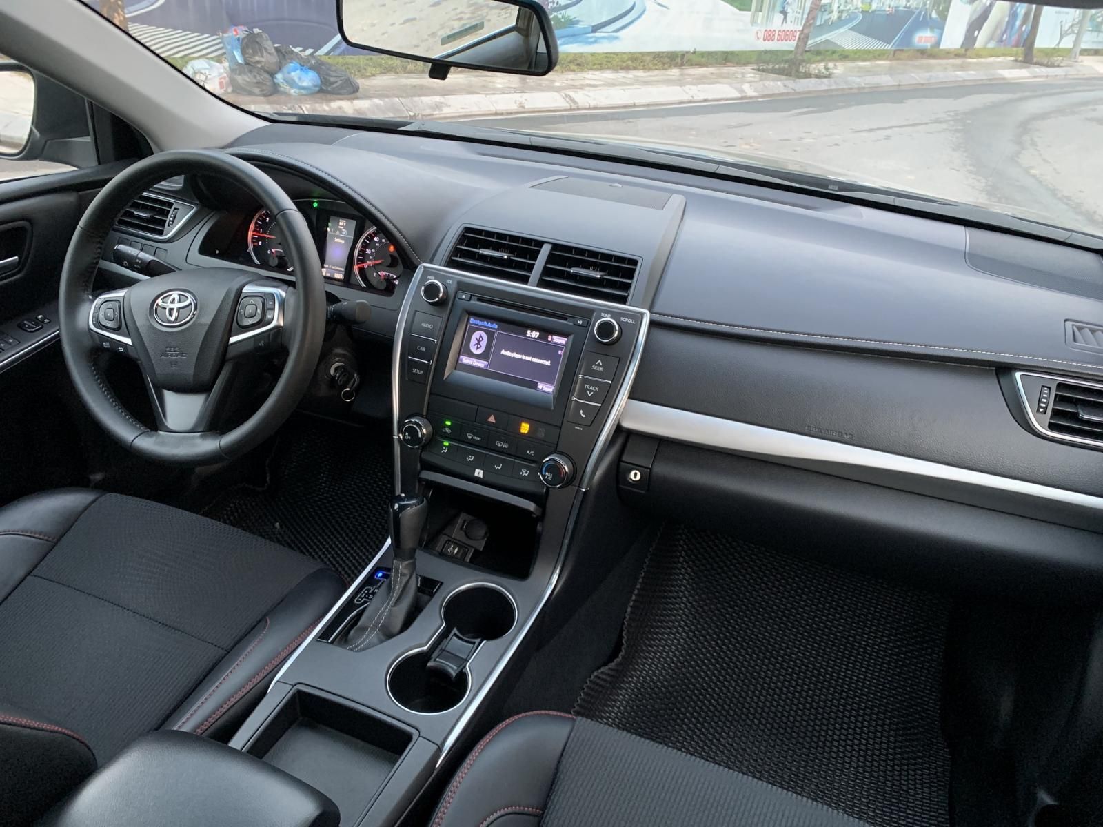 Toyota Camry 2015 - Màu đen, nhập khẩu Mỹ, xe nguồn gốc rõ ràng, giấy tờ đầy đủ sang tên nhanh gọn