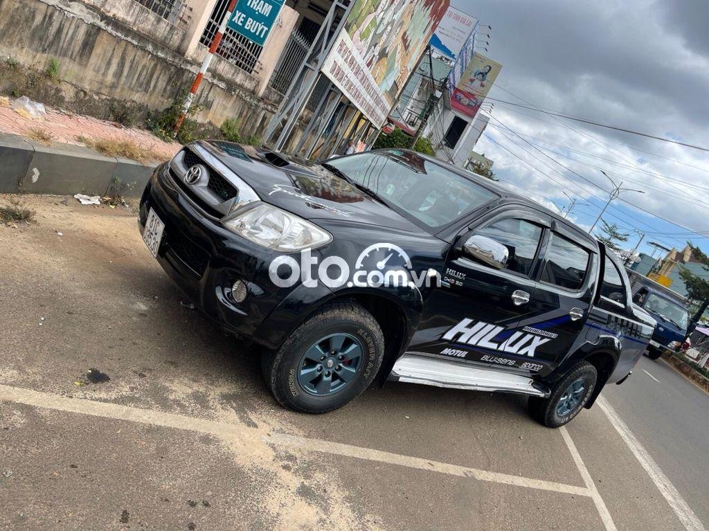 Toyota Hilux    2.5E 2010 - Bán Toyota Hilux 2.5E năm 2010, màu đen còn mới