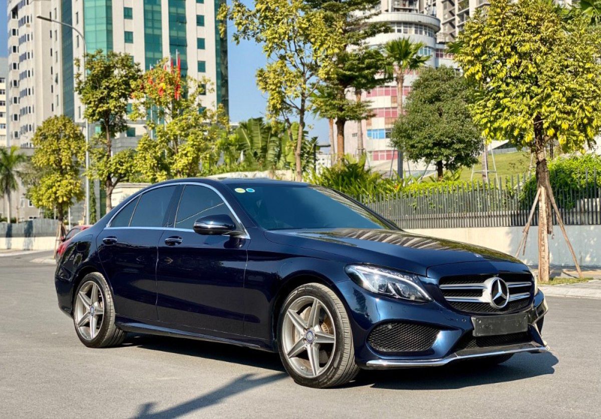 Mercedes-Benz C300 2016 - Bán xe Mercedes C300 AMG năm sản xuất 2016, màu xanh lam