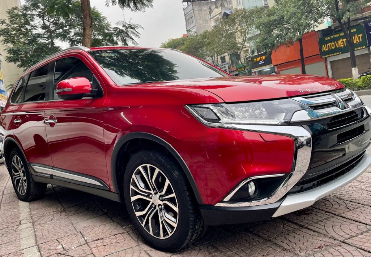 Mitsubishi Outlander   2.0 Premium   2019 - Cần bán xe Mitsubishi Outlander 2.0 Premium năm sản xuất 2019, màu đỏ