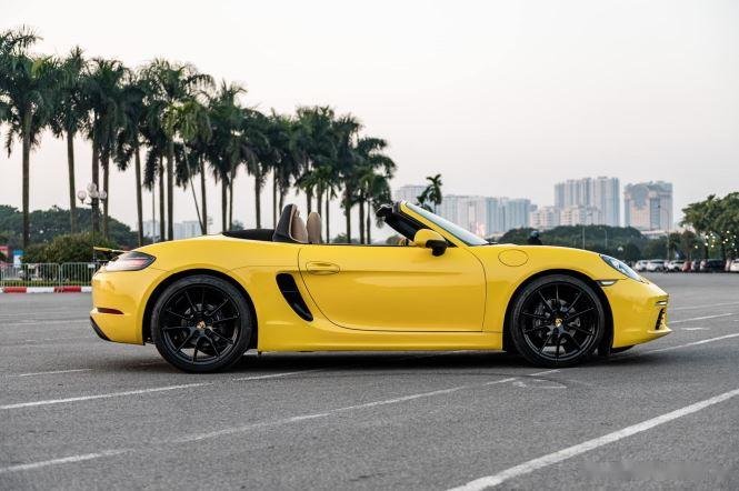 Porsche Boxster S 2020 - Bán Porsche Boxster S năm sản xuất 2020, màu vàng, nhập khẩu nguyên chiếc