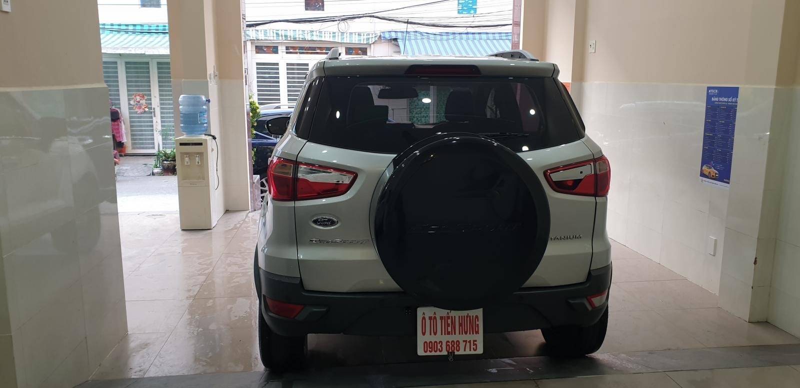 Ford EcoSport 1.5 Titanium 2017 - Bán Ford Ecosport Titanium máy 1.5 số tự động đời T12/2017 màu bạc tuyệt đẹp mới 90% 1 chủ