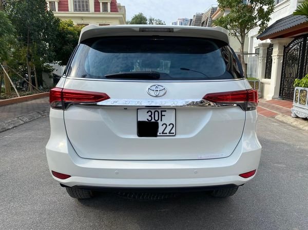 Toyota Fortuner 2.8V AT 4x4 2019 - Cần bán lại xe Toyota Fortuner 2.8V AT 4x4 năm sản xuất 2019, màu trắng