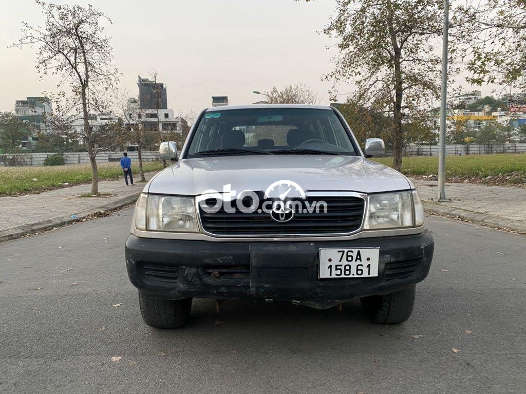 Toyota Land Cruiser V8 1999 - Cần bán xe Toyota Land Cruiser V8 sản xuất 1999, màu bạc còn mới, 400 triệu