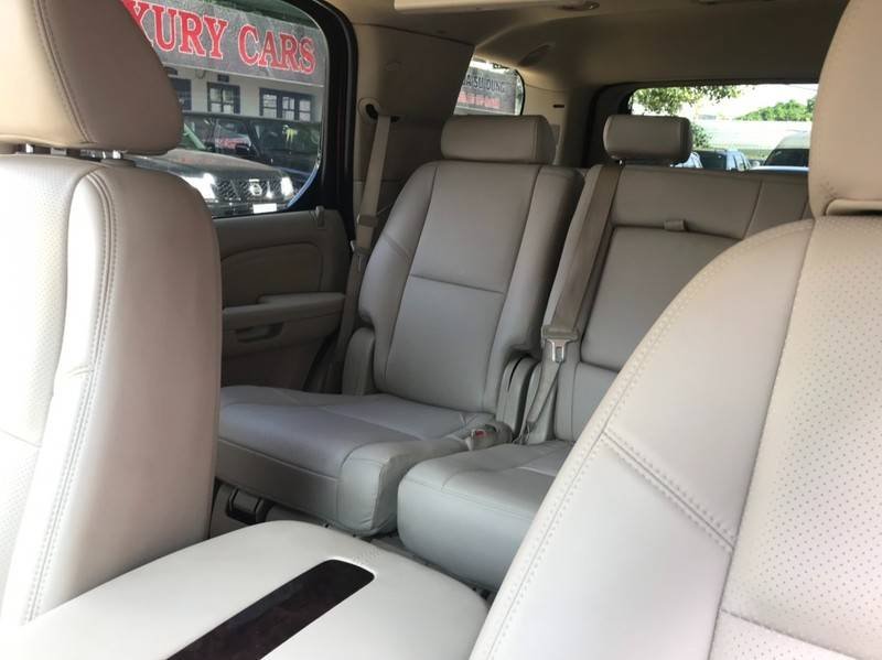 Cadillac Escalade 2010 - Cần bán Cadillac Escalade sản xuất 2010, màu đỏ, nhập khẩu