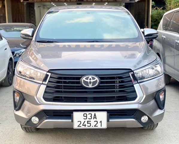 Toyota Innova 2.0E 2021 - Cần bán lại xe Toyota Innova 2.0E năm sản xuất 2021, màu xám