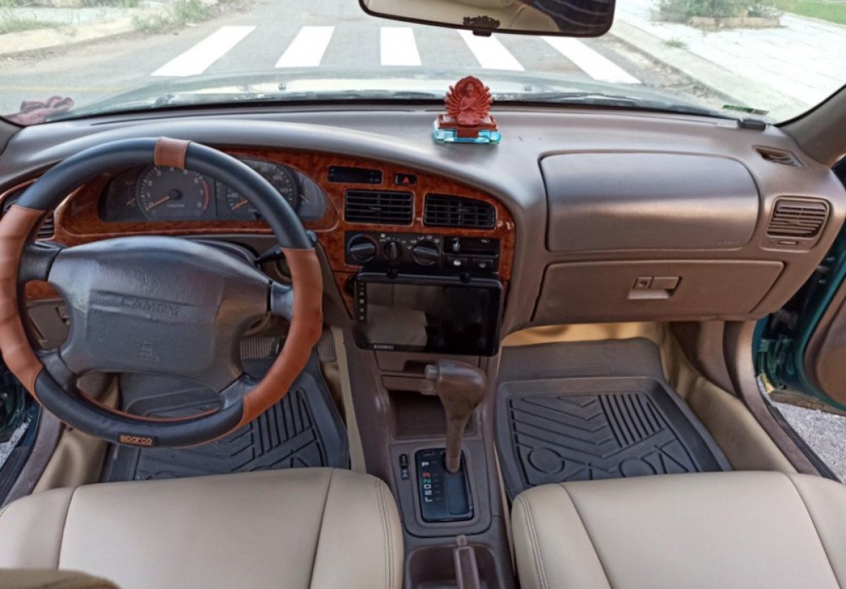 Toyota Camry 1995 - Cần bán xe Toyota Camry 2.0G sản xuất năm 1995, màu xanh lam, nhập khẩu nguyên chiếc