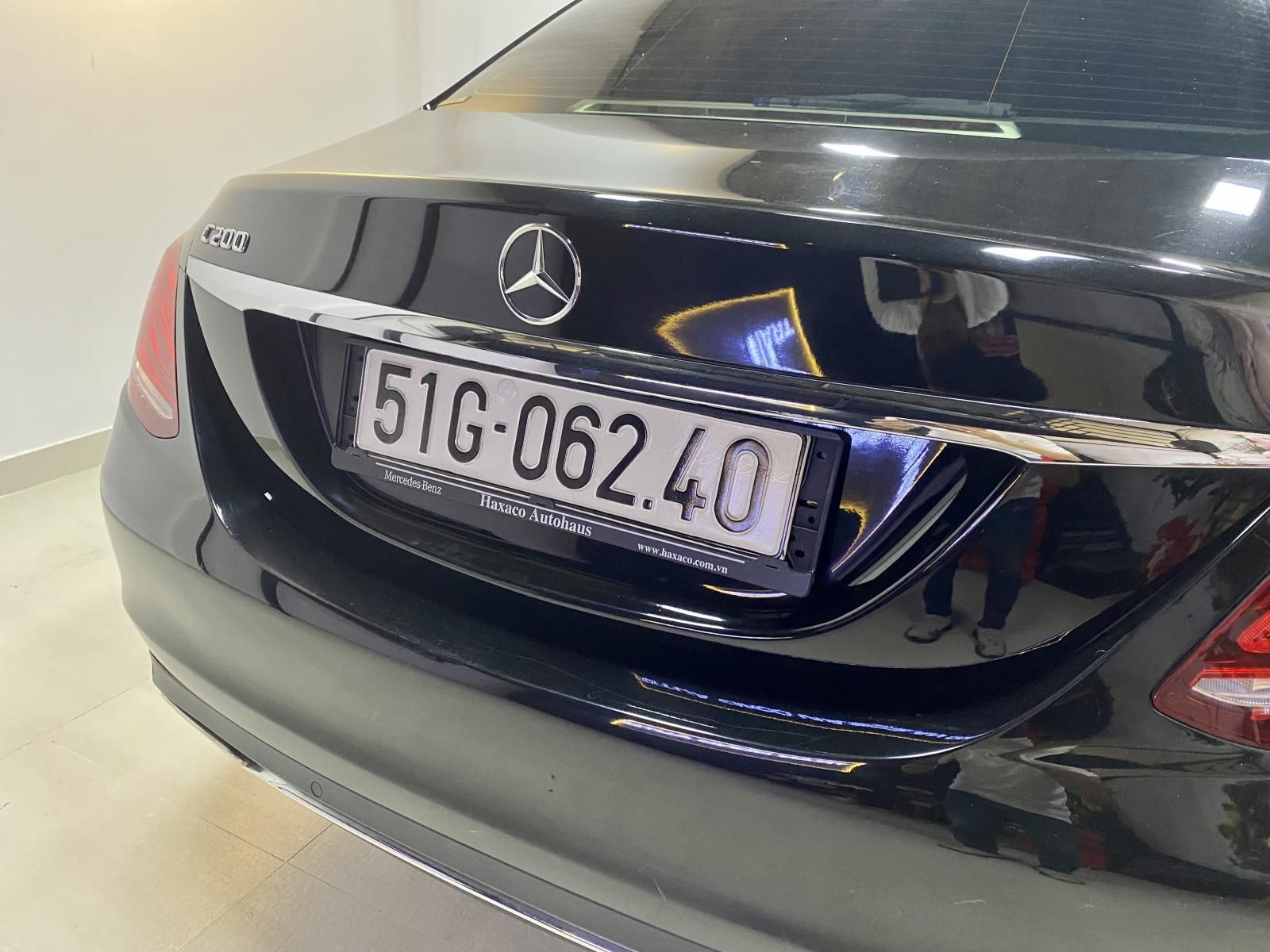 Mercedes-Benz 2018 - Bán Mercedes Benz C200 AT 2018, xe chạy 36.000km, còn rất mới, bao check hãng