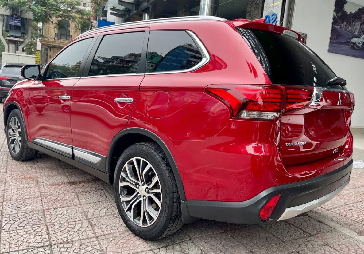 Mitsubishi Outlander   2.0 Premium   2019 - Cần bán xe Mitsubishi Outlander 2.0 Premium năm sản xuất 2019, màu đỏ