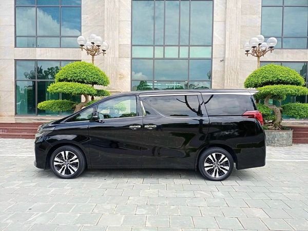 Toyota Alphard Luxury 2020 - Bán Toyota Alphard Luxury năm 2020, màu đen