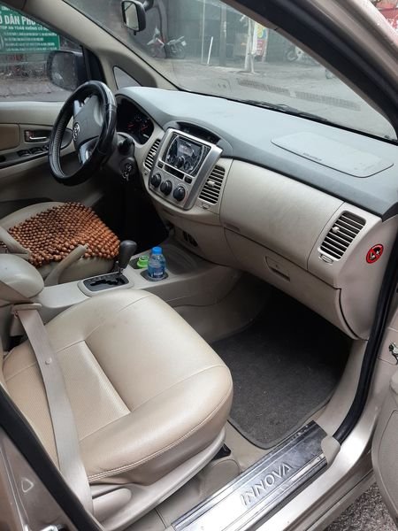 Toyota Innova 2.0G  2016 - Cần bán Toyota Innova 2.0G năm 2016, màu ghi vàng