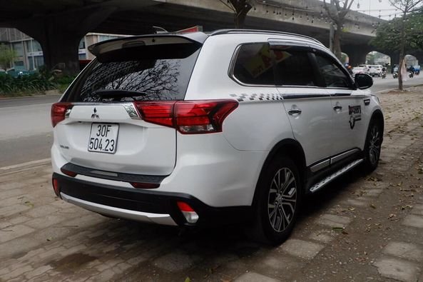 Mitsubishi Outlander  2.0 Premium 2018 - Bán Mitsubishi Outlander 2.0 Premium năm 2018, màu trắng, giá chỉ 745 triệu