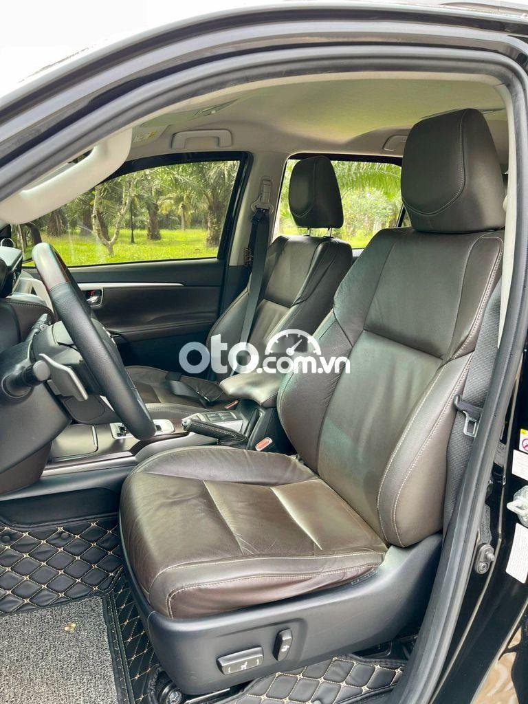 Toyota Fortuner 4x2 AT 2019 - Cần bán lại xe Toyota Fortuner 4x2 AT sản xuất 2019, màu đen giá cạnh tranh