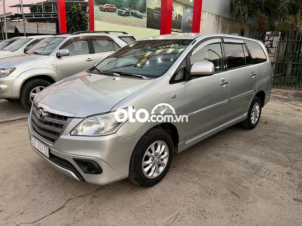 Toyota Innova   E  2014 - Bán Toyota Innova 2.0E năm 2014, màu bạc