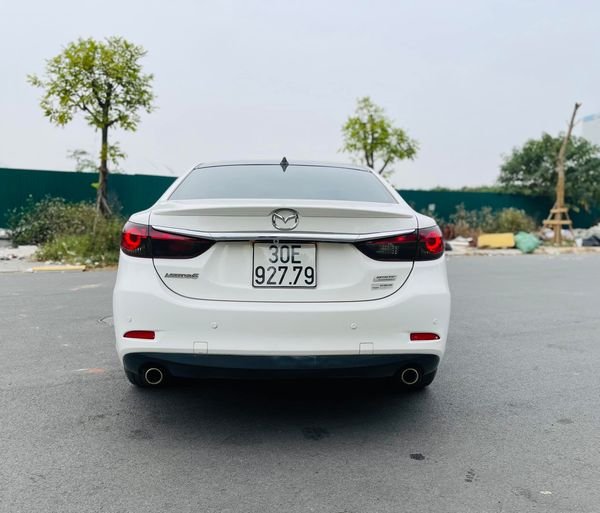 Mazda 6 2.0AT 2014 - Bán Mazda 6 2.0AT sản xuất năm 2014, màu trắng, giá tốt