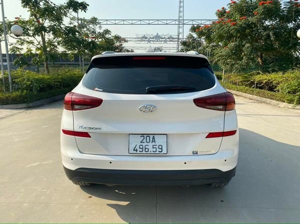 Hyundai Tucson  2.0AT 2021 - Bán ô tô Hyundai Tucson 2.0AT năm sản xuất 2021, màu trắng chính chủ, giá tốt