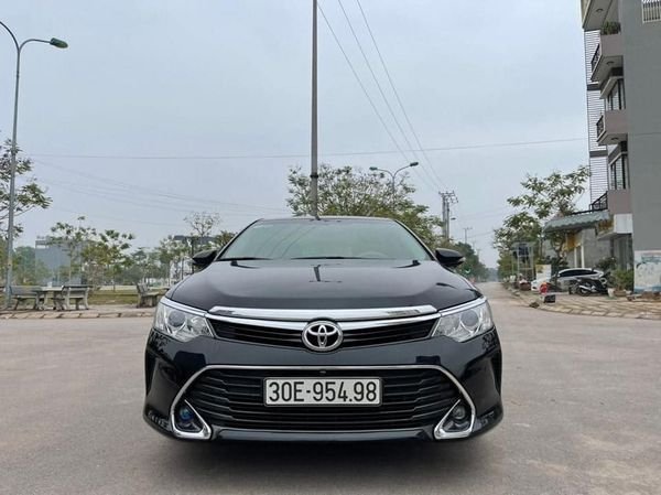 Toyota Camry 2.5Q 2017 - Bán Toyota Camry 2.5Q năm sản xuất 2017, màu đen chính chủ giá cạnh tranh