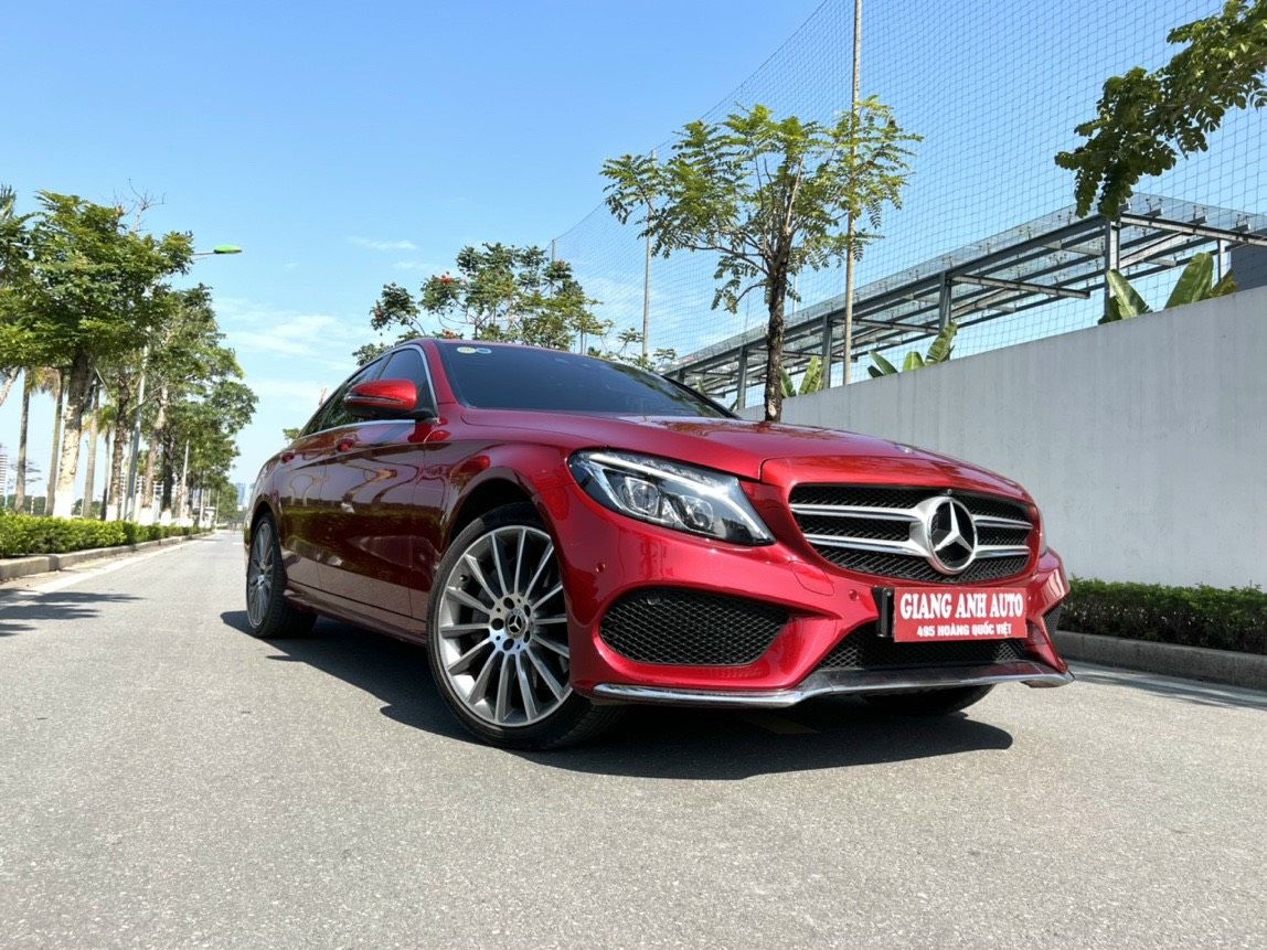 Mercedes-Benz C300 2018 - Bán xe Mercedes-Benz C300 AMG năm sản xuất 2018 màu đỏ siêu chất, siêu lướt như mới, full lịch sử bảo dưỡng hãng