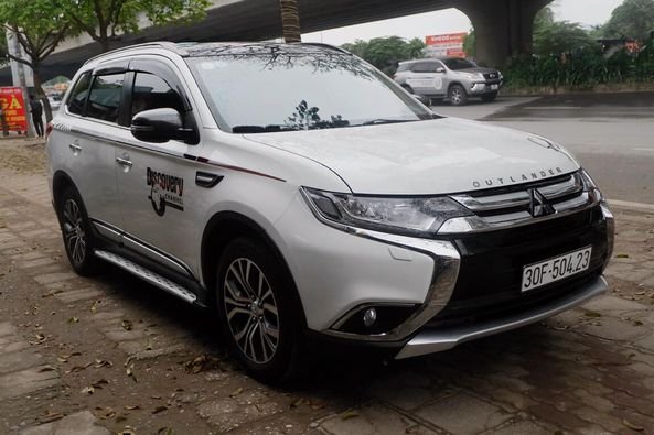 Mitsubishi Outlander  2.0 Premium 2018 - Bán Mitsubishi Outlander 2.0 Premium năm 2018, màu trắng, giá chỉ 745 triệu