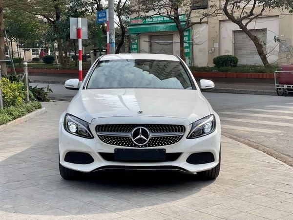 Mercedes-Benz C200 2018 - Bán ô tô Mercedes C200 năm 2018, màu trắng 