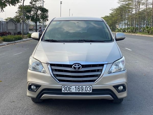 Toyota Innova 2.0G 2016 - Cần bán xe Toyota Innova 2.0G sản xuất 2016, màu bạc