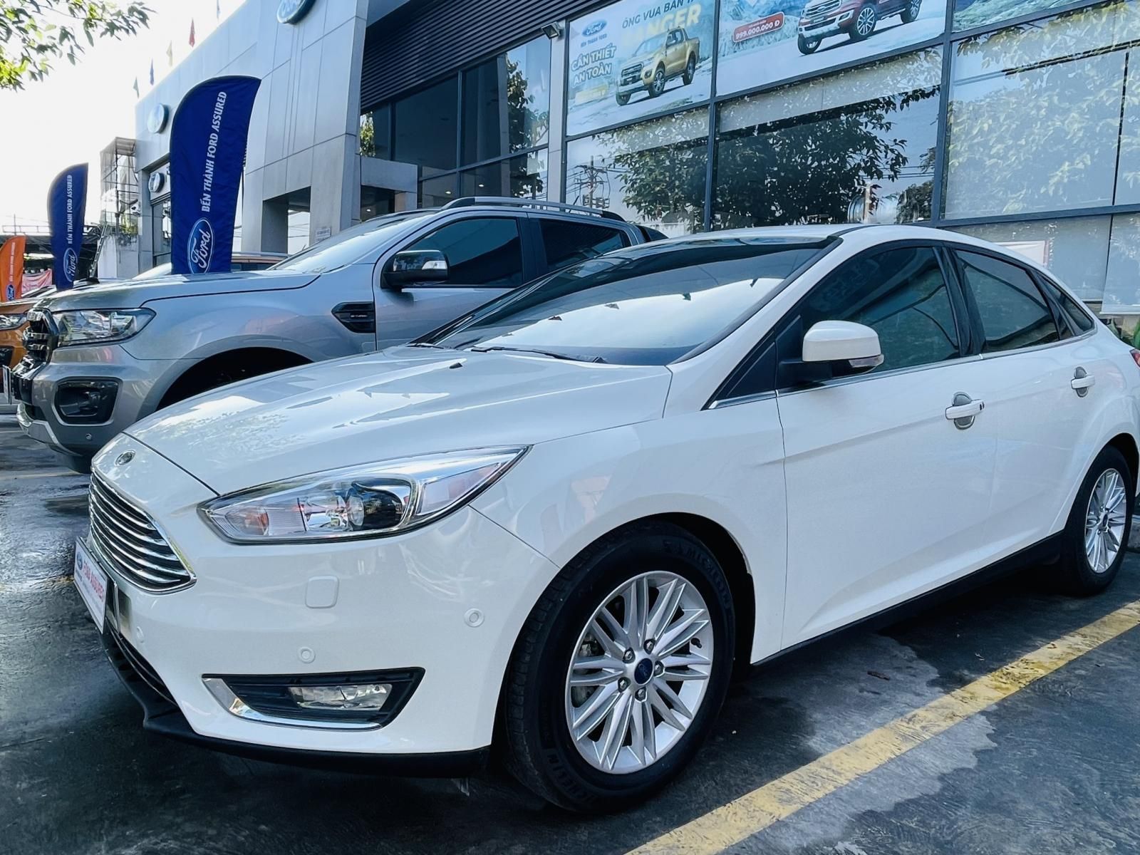 Ford Focus Titanium 2016 - Cần bán xe Ford Focus Titanium sản xuất năm 2016, màu trắng