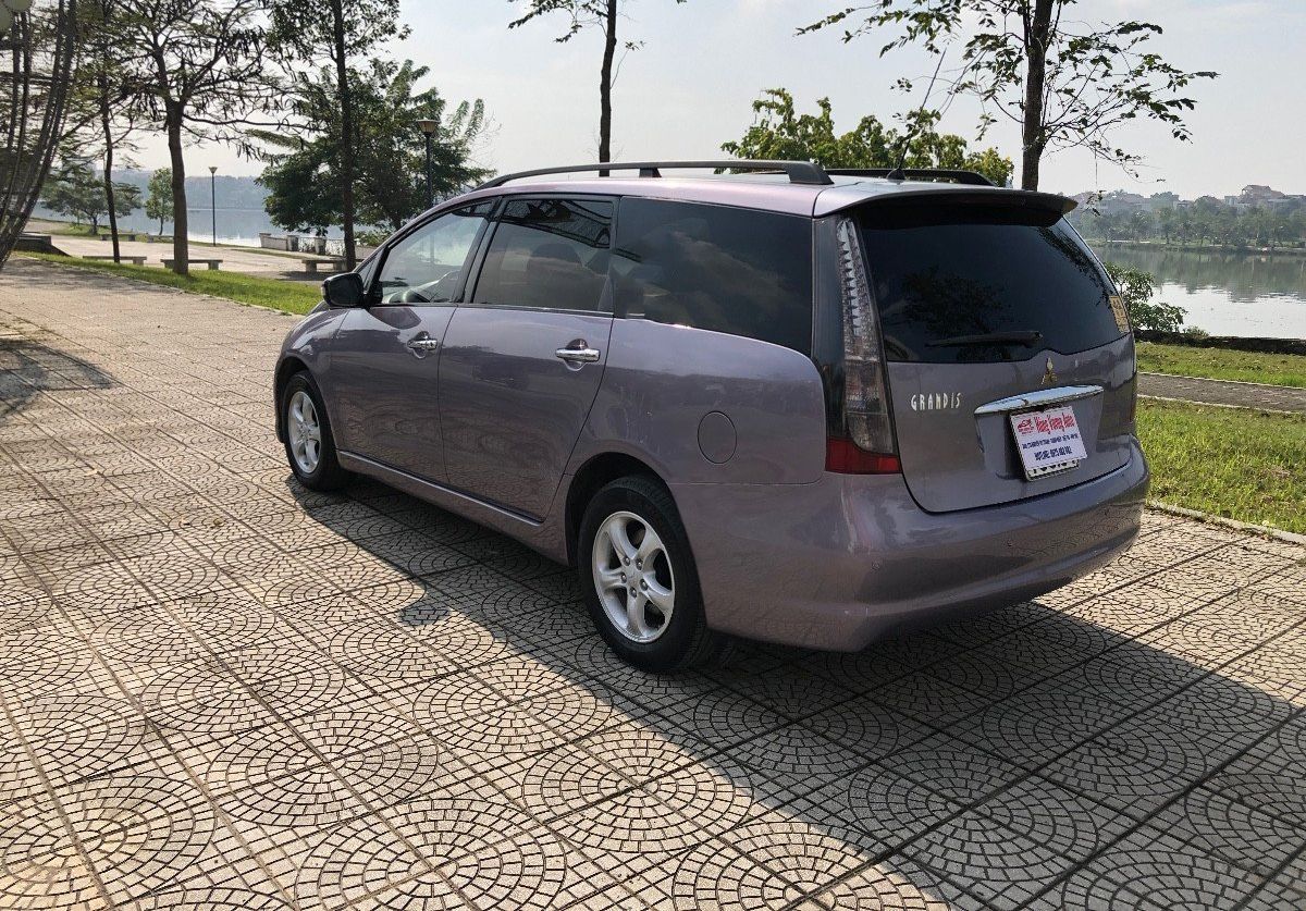 Mitsubishi Grandis   2.4 AT 2005 - Bán ô tô Mitsubishi Grandis 2.4 AT sản xuất năm 2005, màu tím, giá 265tr