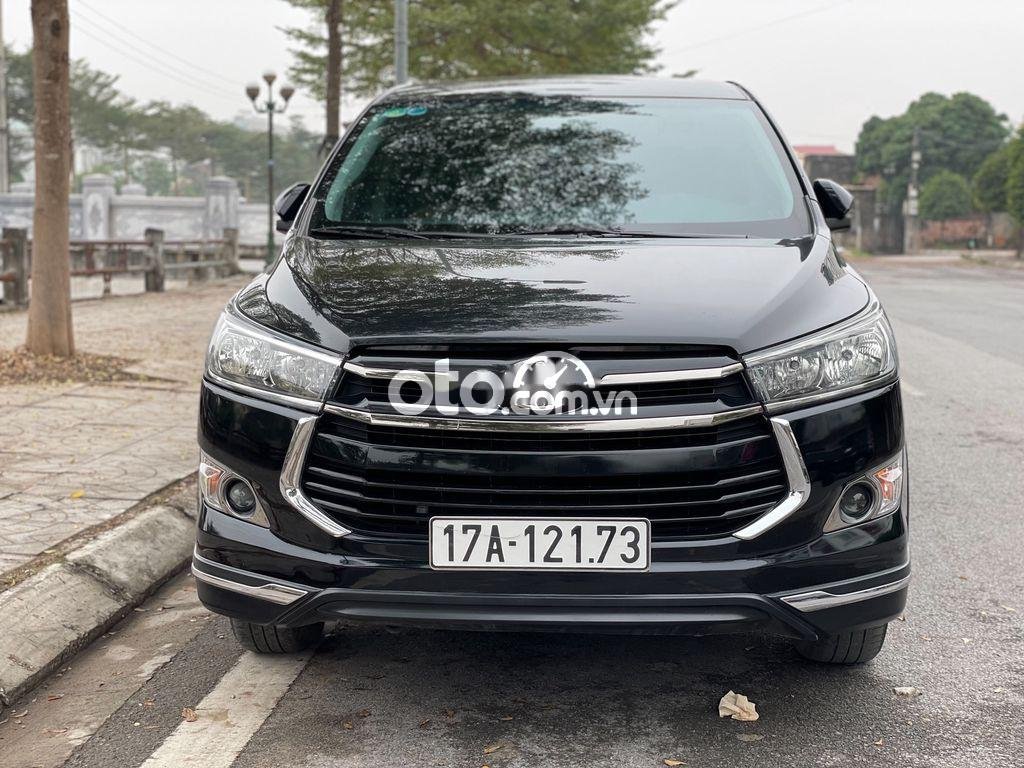 Toyota Innova 2.0 Venturer AT 2018 - Cần bán gấp Toyota Innova 2.0 Venturer AT sản xuất 2018, màu đen