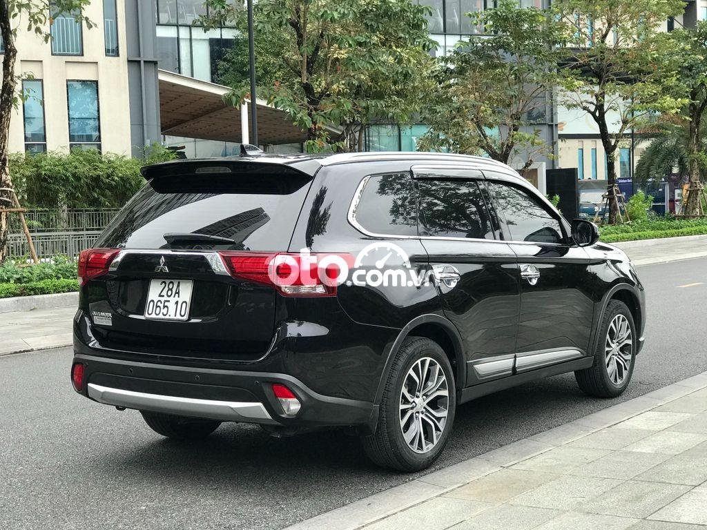 Mitsubishi Outlander 2018 - Bán ô tô Mitsubishi Outlander 2.0CVT năm 2018, màu đen