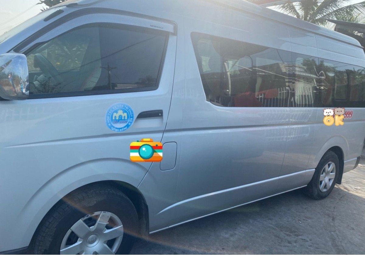 Toyota Hiace   3.0 2015 - Bán ô tô Toyota Hiace 3.0 năm sản xuất 2015, xe nhập