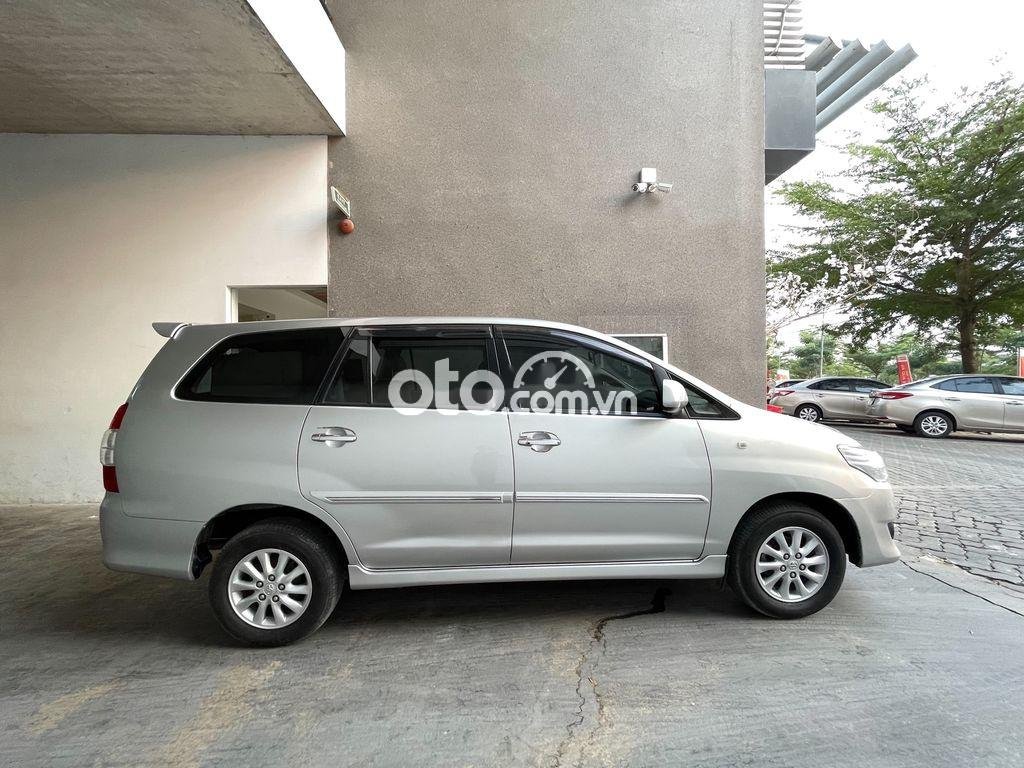 Toyota Innova G 2013 - Bán Toyota Innova G sản xuất 2013, màu bạc, giá chỉ 430 triệu