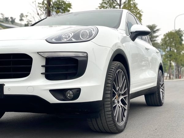 Porsche Cayenne 2016 - Bán ô tô Porsche Cayenne bản tiêu chuẩn sản xuất năm 2016, màu trắng, xe nhập, tên tư nhân một chủ từ mới