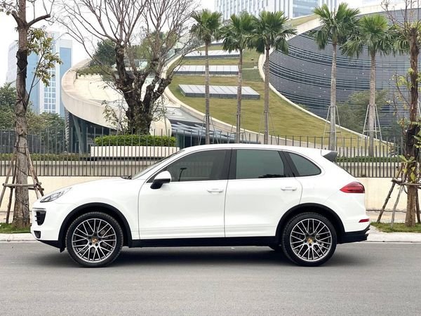 Porsche Cayenne 2016 - Bán ô tô Porsche Cayenne bản tiêu chuẩn sản xuất năm 2016, màu trắng, xe nhập, tên tư nhân một chủ từ mới