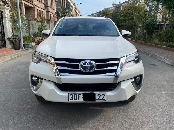 Toyota Fortuner 2.8V AT 4x4 2019 - Cần bán lại xe Toyota Fortuner 2.8V AT 4x4 năm sản xuất 2019, màu trắng