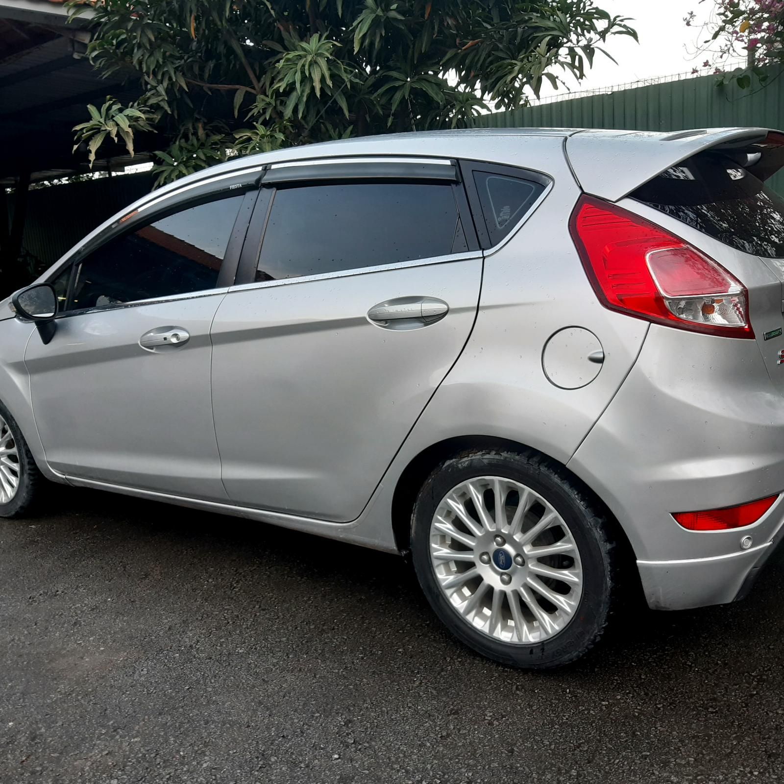 Ford Fiesta 1.0L Ecoboost 2013 - Cần bán gấp Ford Fiesta 1.0L Ecoboost sản xuất 2013