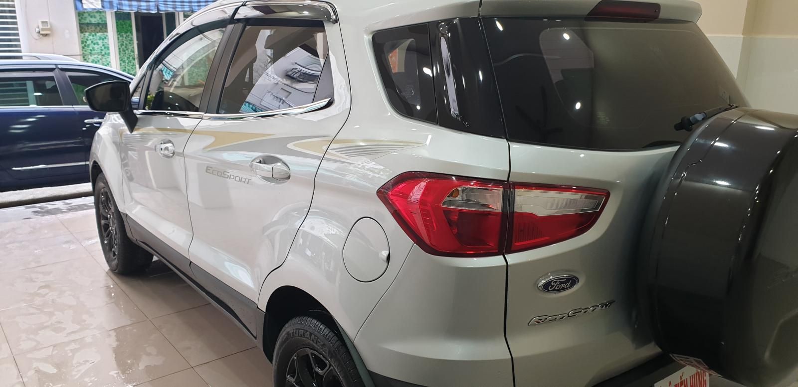 Ford EcoSport 1.5 Titanium 2017 - Bán Ford Ecosport Titanium máy 1.5 số tự động đời T12/2017 màu bạc tuyệt đẹp mới 90% 1 chủ