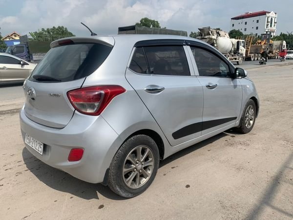 Hyundai Grand i10 1.0MT 2015 - Bán Hyundai Grand i10 1.0MT sản xuất 2015, màu bạc