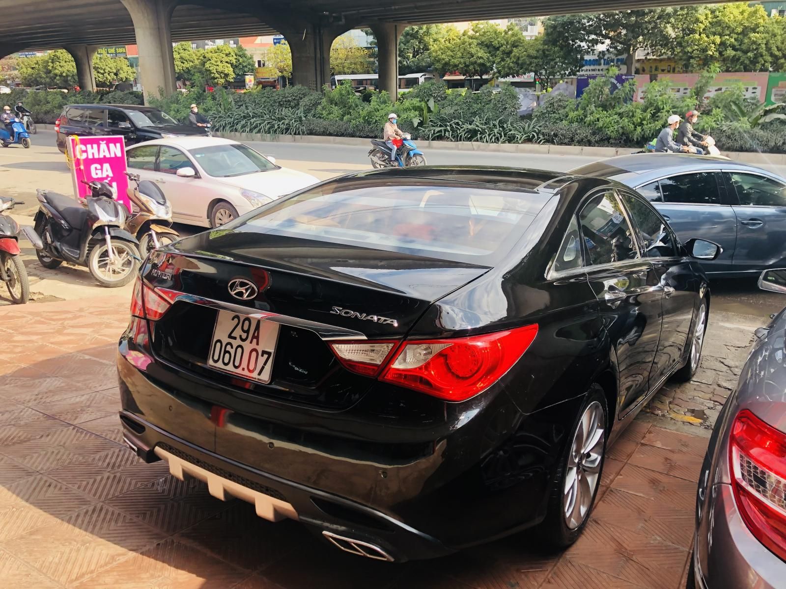 Hyundai Sonata 2010 - Bán Hyundai Sonata 2.0 năm sản xuất 2010 màu đen huyền bí, nhập Hàn trang bị full option